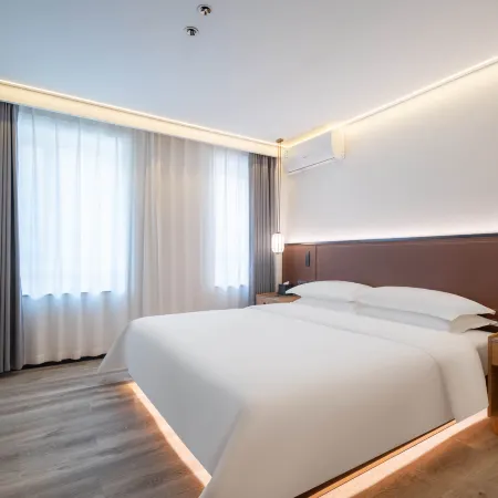 Ruixuan Apartment (Qingdao Taidong Pedestrian Street Beer Street Branch)