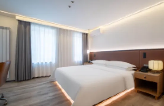 Ruixuan Apartment (Qingdao Taidong Pedestrian Street Beer Street Branch)