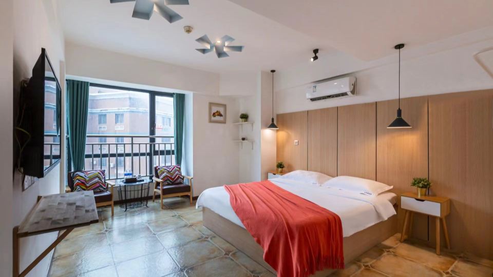 Wiseman Travel Theme Hotel