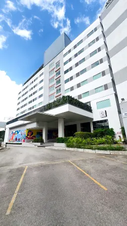 Star Hotel Chiang Mai Отели рядом с достопримечательностью «S.W.A.T Chiang Mai»