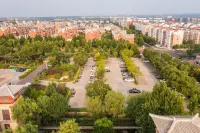 Zhongzhou Leading Hotel - Mountain view