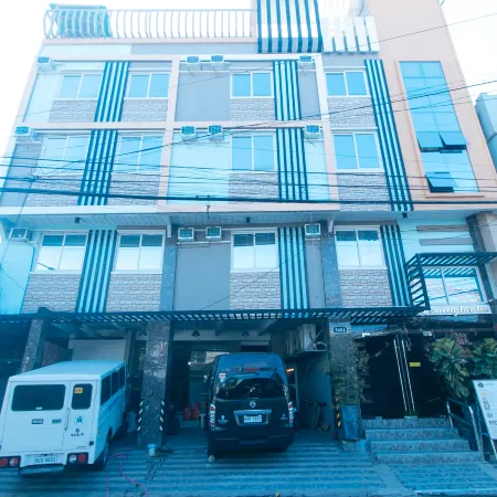 RedDoorz Plus @ Seventy Five Inn Near Manila Airport