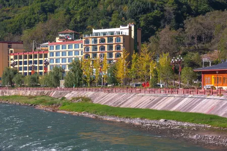 Blackwater Glacier Escape Hotel