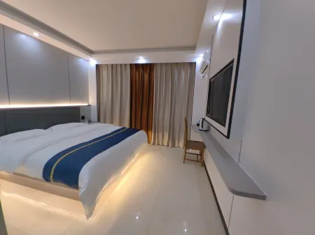 Huaxin Hotel (Xiyanhe Road) Отели рядом с достопримечательностью «Lianhua Square»