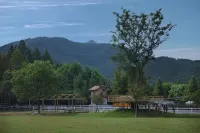 Mo Niuniu Cute Pets · Swimming Pool Stream Tracing Family-Friendly Ranch Fishing Resort Manor (Anji)
