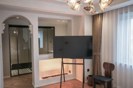 Fangyuan Li ·1897 Villa