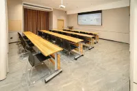 Youyi Crystal Hotel (Qinzhou Baishi Lake Park Branch) - business