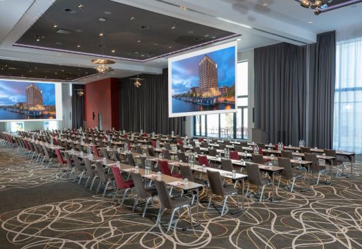 4. 레오나르도 로열..