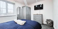 Comfy 2 Bedroom House with Great Parking