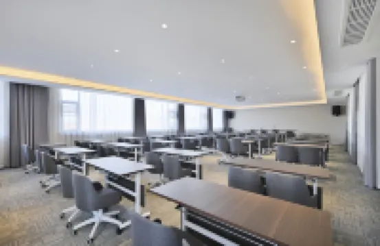 Jinjiang Hotel (Xinxiang Yanjin West Street Triangle Park)