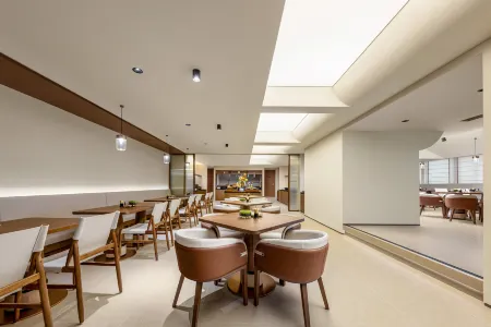 Atour Hotel ShangHai People's Square Dashijie MetroStation (Great World) Отели рядом с достопримечательностью «Shanghai Italy Center»