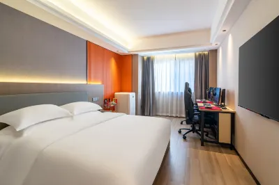 Slow Space Esports Hotel (Jiaxing Huafu Ba Bai Ban Branch)