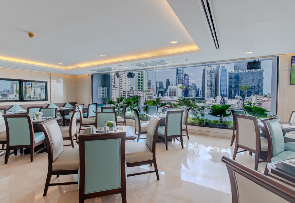 Centre Point Plus Hotel Silom 리모델링된 객실 내부