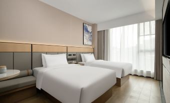 StarwayHotel(GuiLin Two Rivers and Four Lakes &Xiangshan Scenic Area))) )