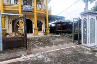 RedDoorz @ Senaz Guesthouse Mataram Hotels in Mataram