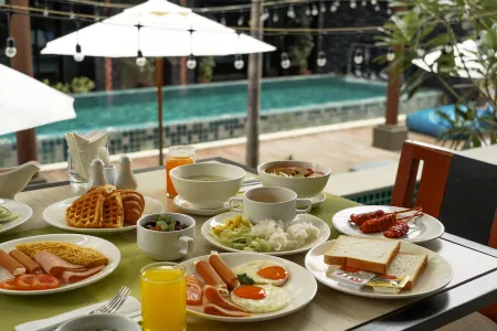 Andakira Hotel Отели в г. Пхукет