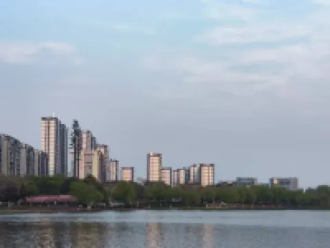 雲居假日公寓（海寧許村鎮政府杭海萬朵城店）