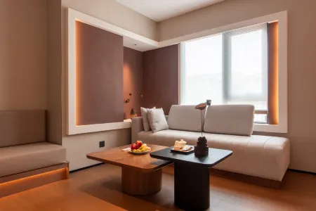 Xiyue Designer Hotel (Zhongshan Ferry Branch, Erma Road Food Street) Отели рядом с достопримечательностью «Appendix Polytechnic - Area A»