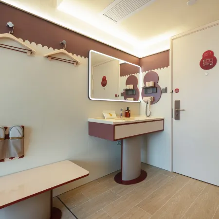 Ni Hao Hotel (Yichang CBD Shopping Center Jiefang Pedestrian Street)