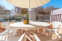 Comfortable Duplex Apartment with 2 bedrooms & 2 terrace 200 m away from the ocean Hotel di Porches