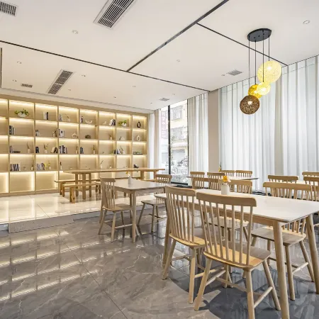 Audrey Intelligent Cinema Light Luxury Hotel
