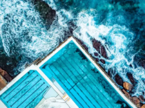 Beach front ocean breeze studio with aircon Hotels in North Bondi