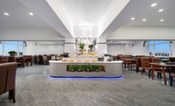 Haobin Holiday Inn (Harbin Railway Station Museum Subway Station)