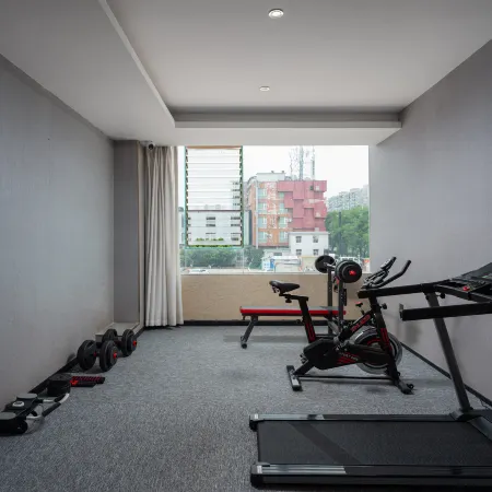 Poina Huishe Chain Hotel (Yingjiang Yinghu Park Store)