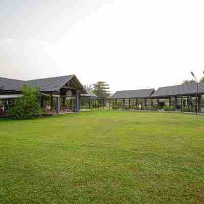 Waters Edge Hotel Dining/Meeting Rooms