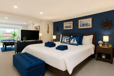 Harbourside King Bed - Luxury Captains Retreat Hotels in Kirribilli