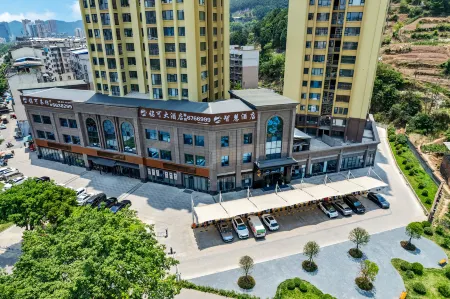 Shehong Mingke Grand Hotel (Ziyun Park) Отели рядом с достопримечательностью «Shehong Gymnasium»