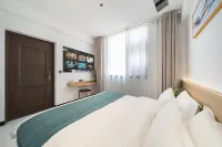 Yujian Movie Homestay (Kaifeng Wansui Mountain Dasong Wuxia City) Hotels near Kaifeng University Tourism College