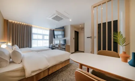 Siheung No25 Hotel Geobuksum Отели рядом с достопримечательностью «WAVE PARK»