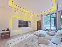 Xiangwang Shanyuan Homestay (Zhagana Scenic Area Ticket Center Branch)