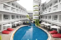 Radisson RED Phuket Patong Beach - Rooftop Pools