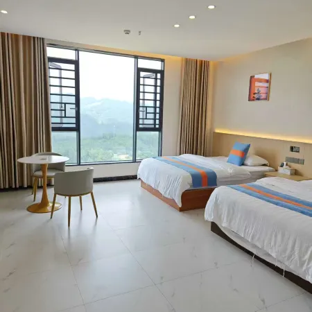 Qianxun Yunsu Homestay (Qianhu Miao Village West Gate Tourist Service Center)