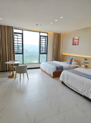Qianxun Yunsu Homestay (Qianhu Miao Village West Gate Tourist Service Center) - 2 ดาว