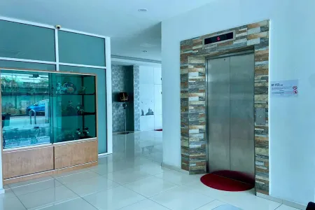 Hotel Zamburger Plaza Mahkota Отели рядом с достопримечательностью «Dataran Pahlawan Melake Megamall»