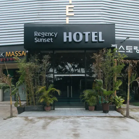 RedDoorz Premium @ Regency Sunset Hotel