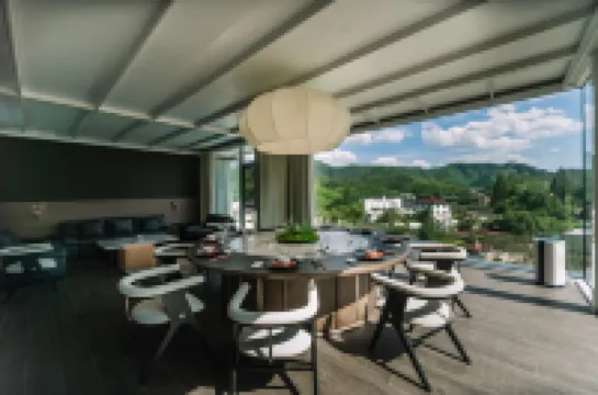 郡德里·莫幹環山野奢·設計師無邊泳池溫泉Garden美宿