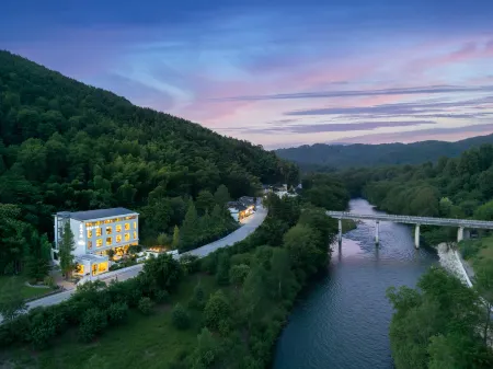 Fanjingshan Mountain View Cloud Lodge Boutique B&B Отели рядом с достопримечательностью «Mount Fanjing»