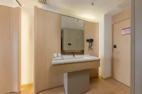 Sherman Hotel Hotels in Anyi County