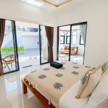 Crystal Flow Guest House & Apartment Canggu Отели рядом с достопримечательностью «Пляж Чангу»