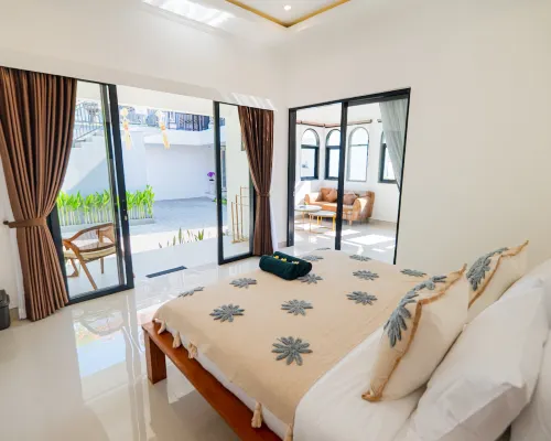 Crystal Flow Guest House & Apartment Canggu Hotels near Berawa