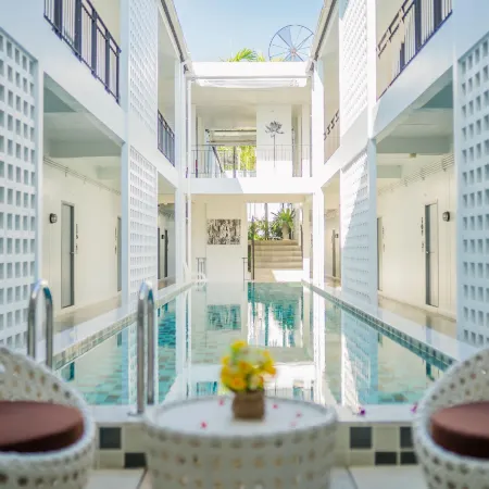 The Rubber Hotel Phuket Отели рядом с достопримечательностью «Ват Си Сунтхон»