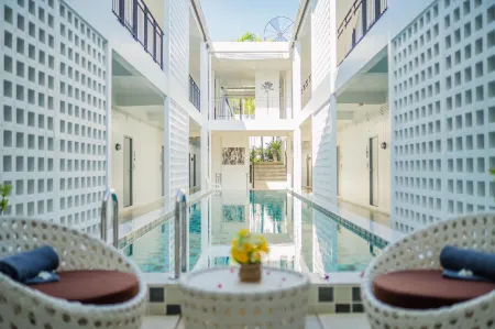 The Rubber Hotel Phuket Отели рядом с достопримечательностью «Wat Choeng Thale»