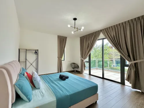 Casa Forest Modern Suites at Forest City JB