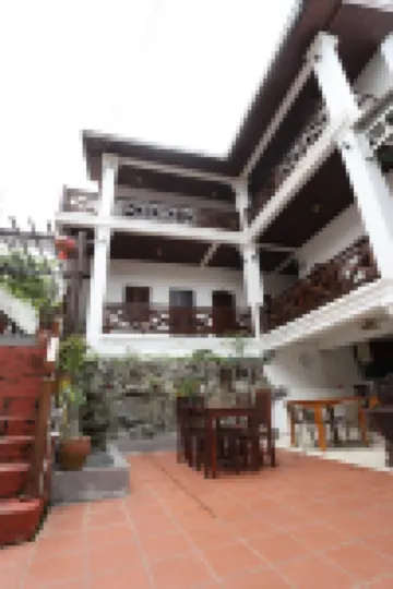 We House Guest House