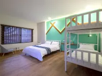 Bed Friends Poshtel Hotels near Wat Pra Sing