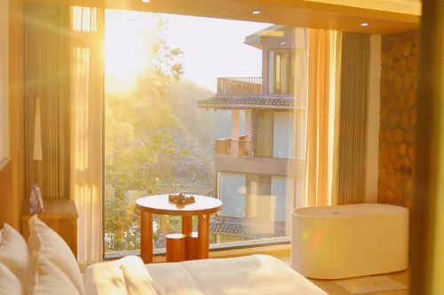 Mountain Whisper & Blooming Verse Scenic View Inn (Zhaoxing)